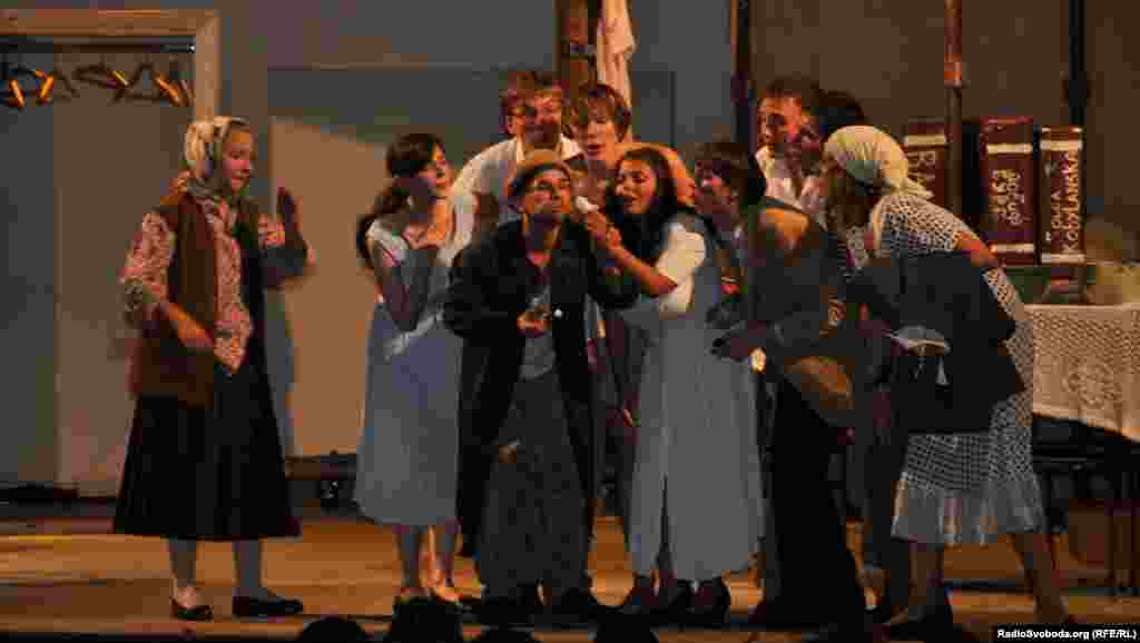 Фрагменти вистави «Czernowitz. Чернівці. Черновцы» за книжкою Ігоря Померанцева