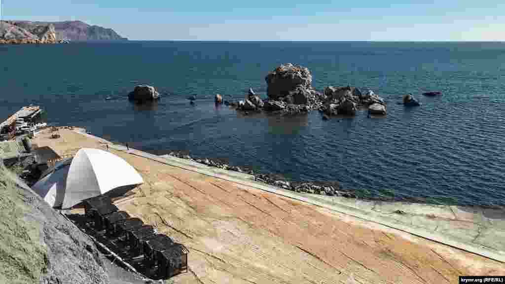 Новый пляж «Мохито» у подножия крепости