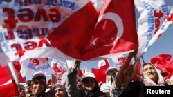 Прихильники прем’єр-міністра Реджепа Ердогана, 3 вересня 2010 року