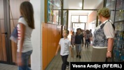 Iz jedne od škola u Srbiji, Ilustracija