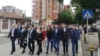 Zvaničnici političke partije Srpska lista sa predsednikom Goranom Rakićem (drugi levo) u Severnoj Mitrovici , 21. juna 2020. godine