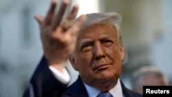 Microsoft je u nedjelju objavio da je razgovarao s Trumpom i da je spreman nastaviti razgovore o prodaji Tik Toka u SAD-u