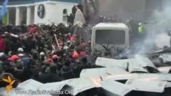 Столкновения между демонстрантами и милицией в Киеве