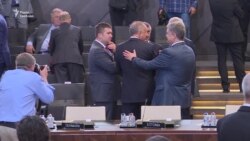 Закулісся саміту НАТО: виявлено найбільш товариського учасника – відео Закулісся саміту НАТО: виявлено найбільш товариського учасника – відео