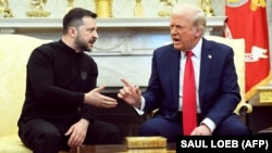 Donald Trump, predsjednik SAD-a, podiže glas na predsjednika Volodimira Zelenskog, tokom rasprave na sastanku u Beloj kući.