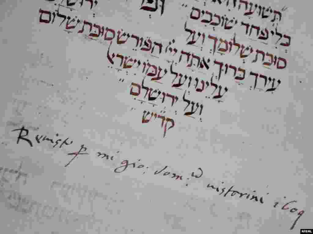 Replika sarajevske Hagade - Foto: Midhat Poturović