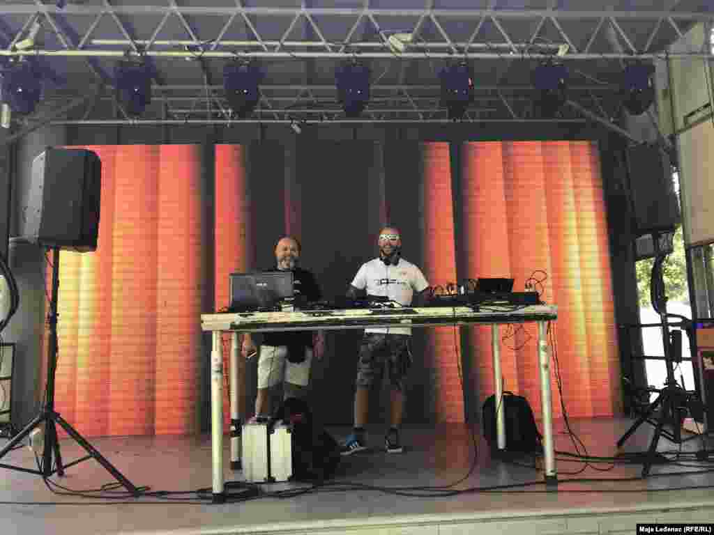 Muzika bez prestanka u kampu za goste novosadskog festivala.