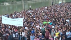 У Грузії тисячі людей вийшли на вулиці після вбивства підлітків (відео) У Грузії тисячі людей вийшли на вулиці після вбивства підлітків (відео)