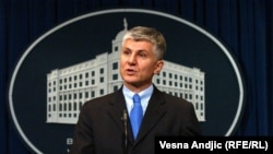 Zoran Đinđić, prvi demokratski izabran premijer Srbije (2001-2003), ubijen je 12. marta 2003. ispred zgrade Vlade Srbije