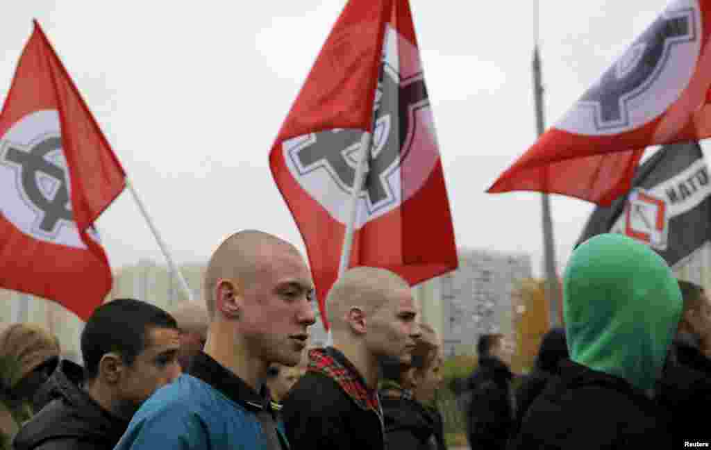 Позиції учасників ходи щодо російської агресії в Україні були діаметрально протилежними. За словами одного з організаторів «Російського маршу» у Любліно, активісти його організації виступають за цілісність та непорушність кордонів України