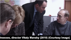 Mihail Lesin razgovara s Vladimirom Putinom