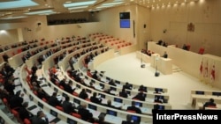 ბიძინა ივანიშვილი ქუთაისში ახლად არჩეულ პარლამენტს მიმართავს, 2012 წლის ოქტომბერი