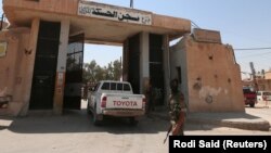 Ulaz u zatvor u Hasaki u Siriji.