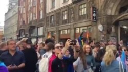 Atmosfera pred početak Povorke ponosa Atmosfera pred početak Povorke ponosa