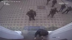 Відео обшуків, які відбувалися в будинку, де живе Віталій Кличко