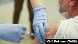 Вакцинация пациента препаратом "Гам-КОВИД-Вак" (Спутник V)