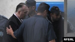 Zatvorska kazna izrečena je jedino četvorici bivših rezervista JNA u slučaju "Morinj!". Foto: Ivo Gojnić, jedan od osuđenih za zločine u Morinju, u pratnji policije