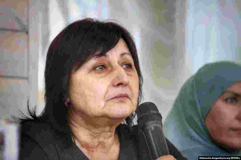 Нияра Ибрагимова, мать заключенного Тимура Ибрагимова, поздравила сына с днем рождения: «Я здоровья тебе, сынок, желаю. Там, где вы сейчас, оно очень важно. У такого сильного сына должна быть сильная мама, и я буду сильной, я тебе обещаю». Во время выступления Ибрагимовой присутствующие едва сдерживали слезы. 26 января Тимуру исполнилось 34 года, свой день рождения он встречает за решеткой.  Как прошло первое в 2019 году заседание объединения «Крымская солидарность», смотрите в фоторепортаже