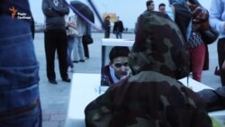 Кияни привітали Надію Савченко з Днем народження (відео)