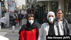Ljudi sa maskama u glavnom gradu Irana Teheranu 