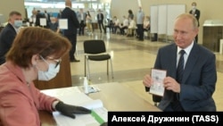 Владимир Путин принял участие в голосовании по поправкам в Конституцию РФ