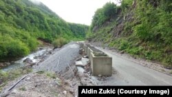 Cesta je ispresijecana odronima i makadamom, 7. maj 2025.