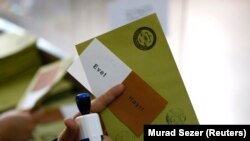 Rezultati glasanja pokazali su i duboku podeljenost u zemlji oko kursa kojim Turska treba da ide