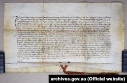 Документ того періоду. Підтвердна грамота короля Казимира Великого спадкового права дітей львівського війта Матвія на млин зі ставом поблизу Львова та с. Малі Винники, подаровані їхньому дідові Бертольдові князем Львом, 22 серпня 1352 року