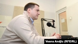 Branko Ružić, ministar prosvete u Vladi Srbije, predlaže da se naredne školske godine film "Dara iz Jasenovca" prikazuje srednjoškolcima u Srbiji.