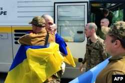 Ukrajinski vojnici nakon razmjene 9. 6. 2025.