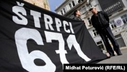 Obilježavanje 20. godišnjice zločina u Štrpcima u Sarajevu. Voz na relaciji Beograd–Bar iz kojeg su izvedeni i ubijeni nesprski civili bio je označen brojem 671.