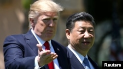 Američki predsjednik Donald Trump i kineski predsjednik Si Điping (XI Jinping) na Mar-a-lago posjedu u aprilu 2017.