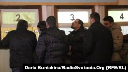 Черкаські чоловіки записуються в добровольці, Черкаси, 3 лютого 2014 року