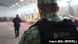 Trenutačno u Oružanim snagama djeluje oko 3.900 profesionalnih vojnika, a njihova prosječna plaća je 330 eura.