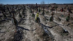 სასაფლაო ბუჩაში, სადაც დაკრძალული არიან ამოუცნობი პირები