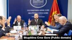 Saslušanje bivšeg premijera Duška Markovića (desno) na Anketnom odboru Skupštine Crne Gore 19. maja