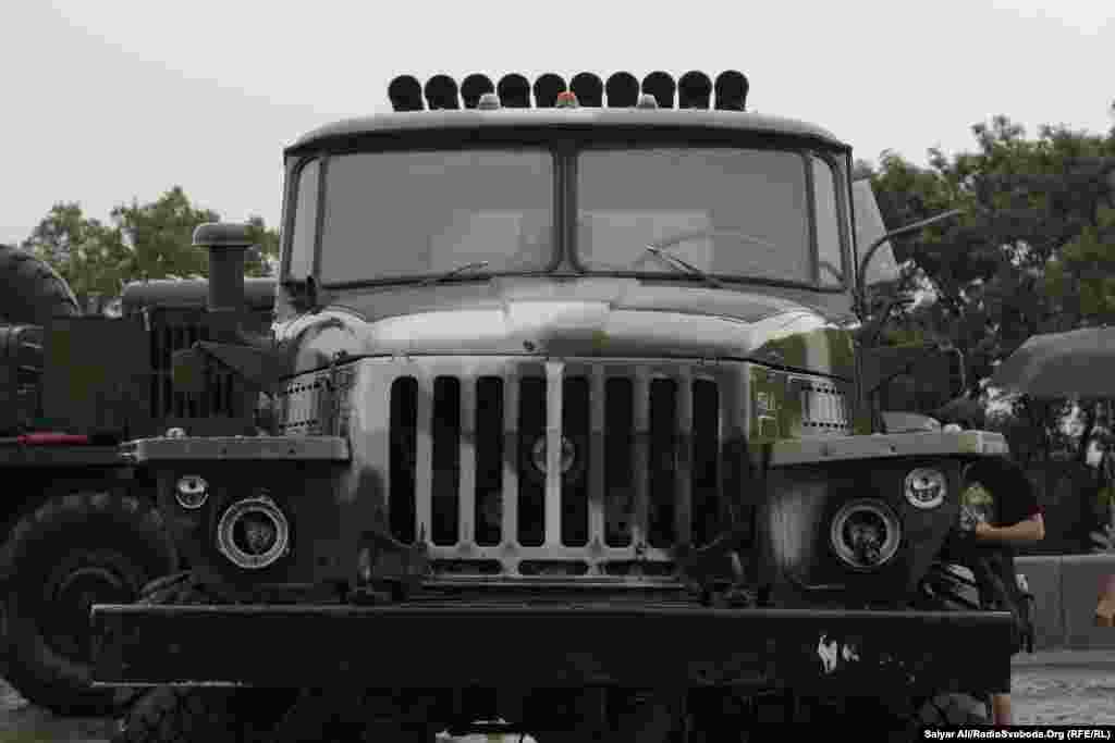 Бойова машина БМ-21 «Град»