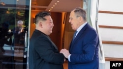 Vođa Sjeverne Koreje Kim Jong Un sastaje se s ruskim ministrom vanjskih poslova Sergejem Lavrovom u Wonsanu, Sjeverna Koreja, 12. jula 2025.