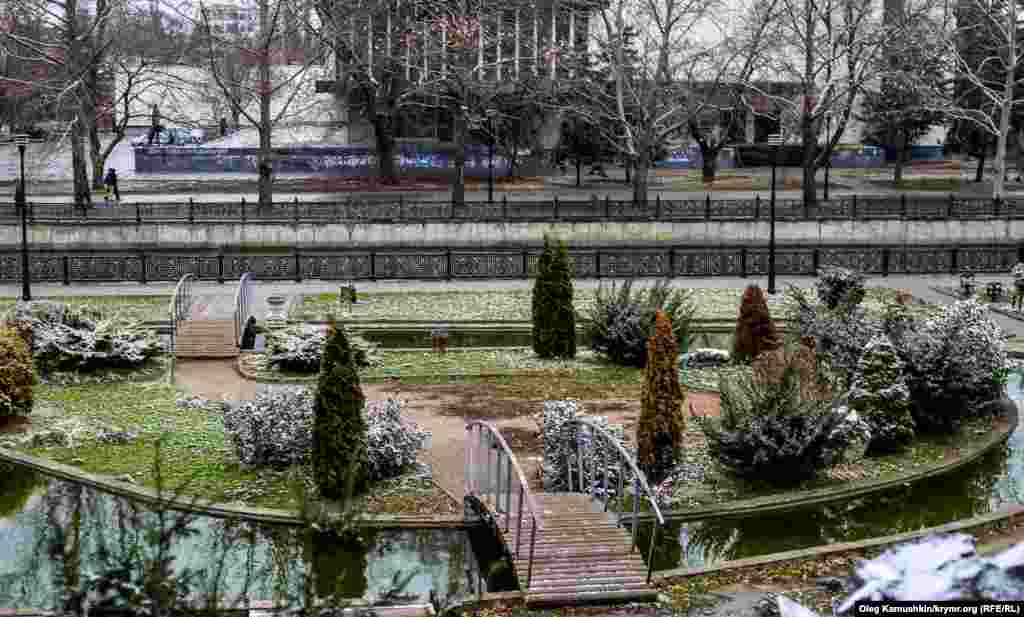 В центре города снег частично растаял 