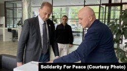 პრორუსული პარტიის ლიდერებმა პროკურატურას სალომე ზურაბიშვილისა და უჩა ნანუაშვილის წინააღმდეგ განცხადებით მიმართეს.