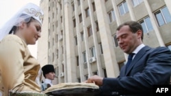 Традиция теплого приема высокого гостя рождалась в Цхинвали прямо на глазах