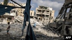 ირანის სარაკეტო შეტევის შედეგად დანგრეული სახლები ისრაელის ქალაქ ბნეი-ბრაკში. 2025 წლის 16 ივნისი