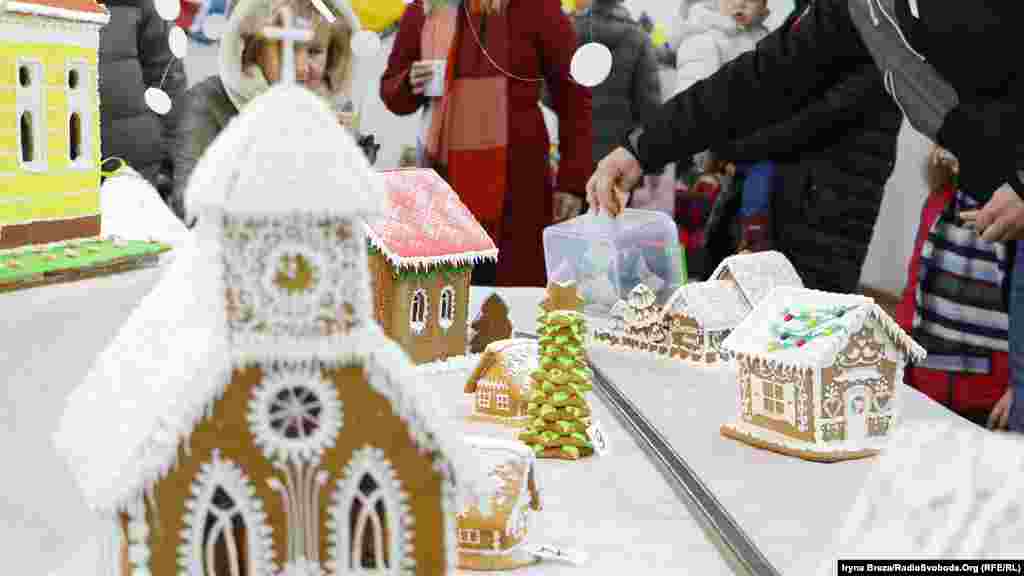 Із пряників «збудували» ціле містечко