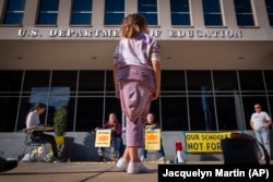 Пикет в защиту Министерства образования