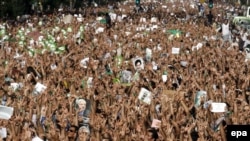 Слишком много народу считает выборы сфальсифицированными, чтобы считать их завершившимися