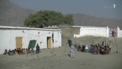 ماشومان تر شنه اسمان لاندې زده کړې کوي ماشومان تر شنه اسمان لاندې زده کړې کوي