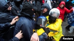 13 მაისი, პარლამენტის მიმდებარე ტერიტორია