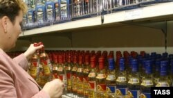 Алкоголизм - одна из причин, по которой сокращается население России.