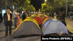 Demokratski front je prije deset godina, dok je bio u opoziciji, organizovao višednevne blokade glavne gradske saobraćajnice na kojoj je postavio šatorsko naselje, Podgorica 2015.
