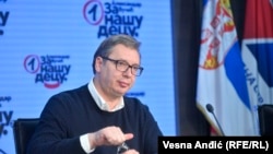 "Blag izraz sam iskoristio kada sam najavio da će ljudi biti šokirani. Moraćemo unapred da kažemo da svi sklone decu zbog toga što će da vide i čuju", izjavio je Aleksandar Vučić, predsednik Srbije, početkom marta najavljujući objavljivanje detalja iz istrage o slučaju Belivuk. Na slici Vučić tokom sednice Predsedništva njegove Srpske napredne stranke (SNS) 5. maja 2021.